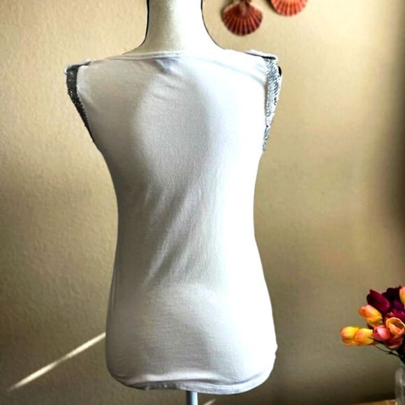 Express elegant white top with sequin details - Picture 4 of 6